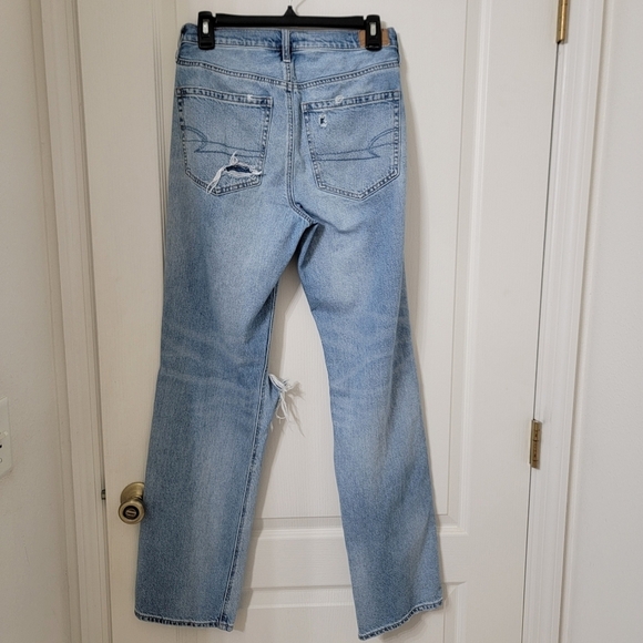 American Eagle Size 2 Med-Light Wash Low Rise Baggy Jeans, Distressed/Destroyed - Picture 3 of 15